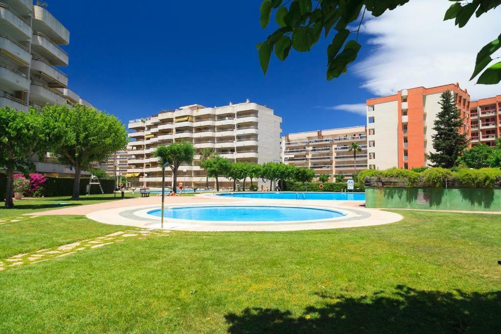 Apartamento Салоу Екстериор снимка