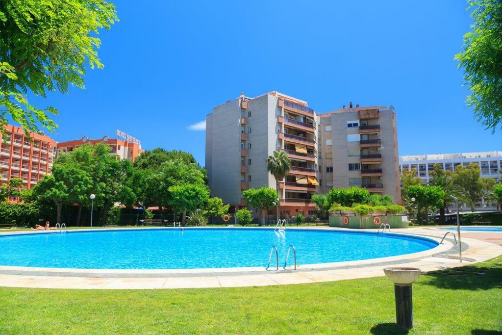 Apartamento Салоу Екстериор снимка